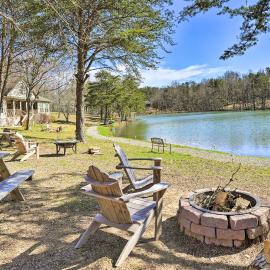 10 Mi to Drive-In: Lakefront Trenton Cabin!, hotel in Trenton