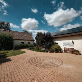 Ranczo Tomaszówka, Lokalik nad Gąską, hotel u gradu Czewujewo