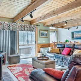 Cozy Conway Area Home ~ 4 Mi to Cranmore Mountain!, hotel a Intervale