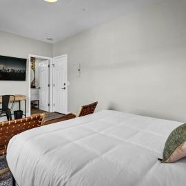 Single Bedroom - Queen Size. Heart of Downtown Vista, hotel v destinácii Vista