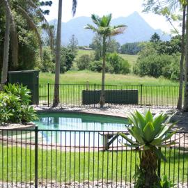 The Bushranger Hideaway، فندق في Midginbil