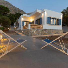 Villa Maria - Seashore Serenity Villa at Myrties Beach Kalymnos, hotel u gradu Myrties