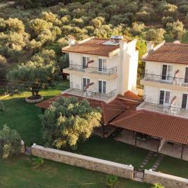 Family Villas, hotel in Vourvourou