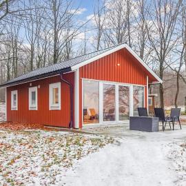 2 Bedroom Awesome Home In Kvidinge, hotel i Kvidinge