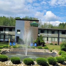 Wingate by Wyndham Lake George, hotel sa Lake George