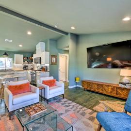 Modern Bentonville Home: Mountain Biker's Paradise, hotel v destinaci Bentonville