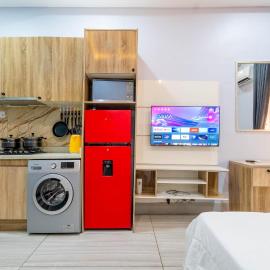 Cecilia Homes, מלון בלקי