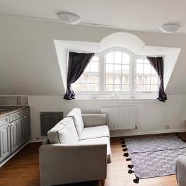 4 bed loft apartment overlooking historic town