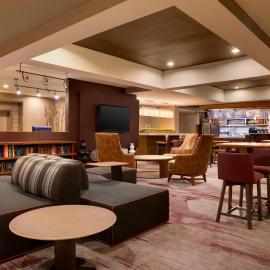 Courtyard by Marriott Champaign, hótel í Champaign