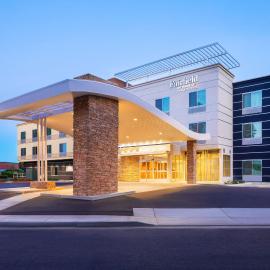 Fairfield Inn & Suites by Marriott Fresno North/Shaw Avenue โรงแรมในเฟรสโน