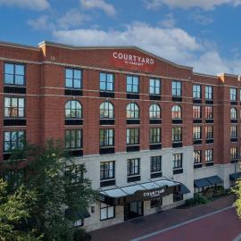서배너에 위치한 호텔 Courtyard by Marriott Savannah Downtown - Historic District