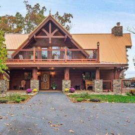 Alpine Oasis- Secluded Cabin 17 acres Outdoor Swimming Pool Access