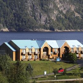 BATTURES Hotel Fjord Saguenay, hotel a La Baie