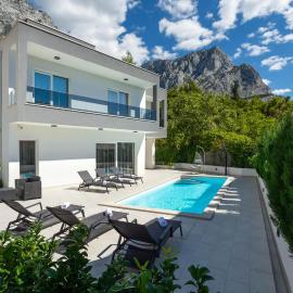 Beautiful Home In Bast