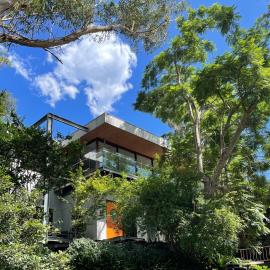 Tranquil Garden Apartment with living room, hotel in Wollongong