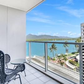 602 Harbour Lights Studio - Pool Gym and Sauna, hotel i Cairns
