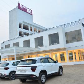 ZESTCLUB، فندق في جولبارجا