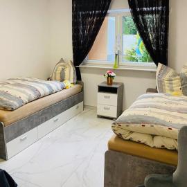 Apt. SIMS bei Stuttgart Flughafen/Metzingen 2-6 person, hotel em Steinenbronn