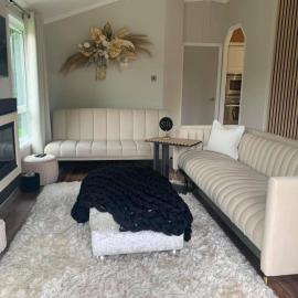 Lodge Retreat 3 at Haggerston Castle Play passes not included, hotel u gradu Beal