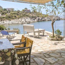 Lovely Apartment In Aghios Dimitrism, hotel en Riglia