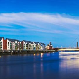 Luxury Riverfront Apartment, hotel u gradu 'Newport'