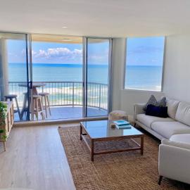 Monterey Lodge - Unit 18, 27 Warne Terrace, Kings Beach Caloundra, Hotel in Caloundra