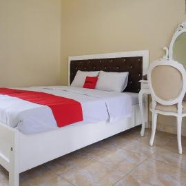 RedDoorz Syariah near Alun Alun Wonosobo 3, хотел в Вонособо