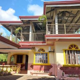 CABRERA GUEST HOUSE exGREEN BAMBOO GUIMARAS โรงแรมในNueva Valencia