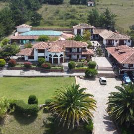 Hotel Bosque de la Villa، فندق في فيلا دي ليفا