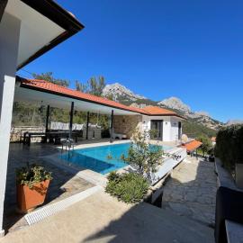 Antalya Villa Esiyok with heated pool, hotel em Antália
