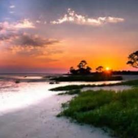 A16 Ocean Walk 1 bdrm sleeps 5 next to pool upstairs unit two full size beds full kitchen, hotel in Saint Simons Island