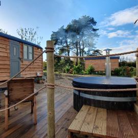 Forton House Shepherd's Huts, hotell i Chard