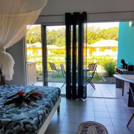 Appartement avec piscine et accès direct plage 102, hotel in Folle Anse