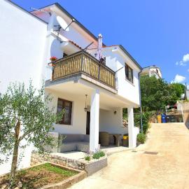 Apartments with parking space Njivice, Krk - 20898, hotel in Njivice