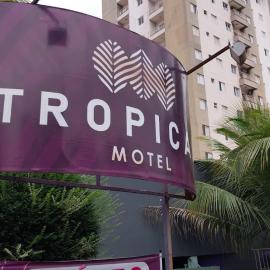 Motel Tropical