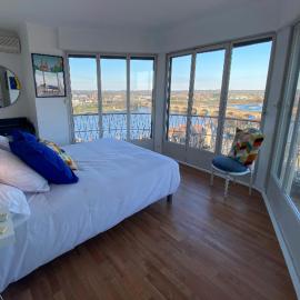 Appartement panoramique au centre de Moulins avec terrasse, 2 chambres, et équipements modernes - FR-1-489-412