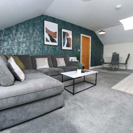 Luxe Living Guest House-Sleeps 6-Private Parking-Free WIFI-Beach-City, hotel in Swansea