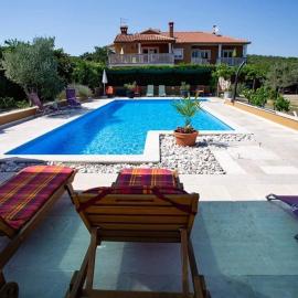 Leylandia Holiday house