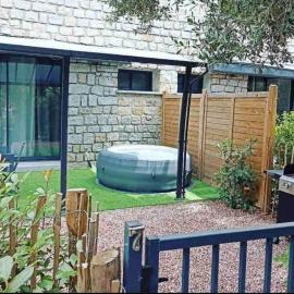 N7 Maison T2 climatisé avec jacuzzi privé