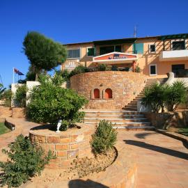 Sun Village Hotel Apartments, hotell sihtkohas Megás Limniónas