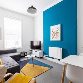 Judah Suites I Stylish 1BR Apartment I Sleeps 3 I Near Gavin and Stacey House I Barry High Street I Barry Train Station I Barry Island I WiFi I Parking and Easy Cardiff Access、バリーのホテル