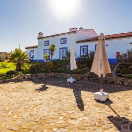Casa Presente Guesthouse, hotell sihtkohas Carrapateira
