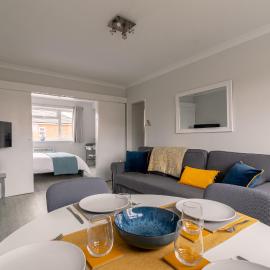 Racecourse Revelation! Free parking, hotel a Newbury