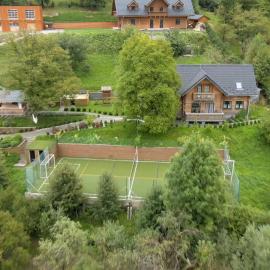 Rakhiv House – hotel w mieście Rachów