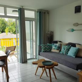 Appartement avec piscine et accès direct plage 249, hotel in Folle Anse