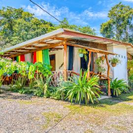 Colibri Ecolodge 3 minutes walk to beach and town