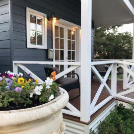 Hamptons In Rye Blue Cottage 3 Mins from Hot Springs!, hotell i Rye