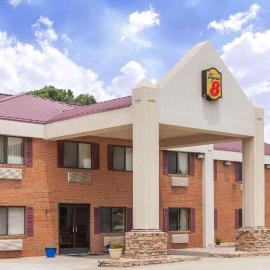 Super 8 by Wyndham Eddyville/Kuttawa, hotel di Eddyville