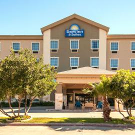 Days Inn & Suites by Wyndham San Antonio near Frost Bank Center, hotel i San Antonio