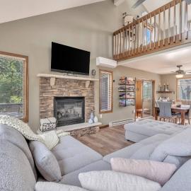 Steps To The Lake House, Hot tub, Game room, Deck